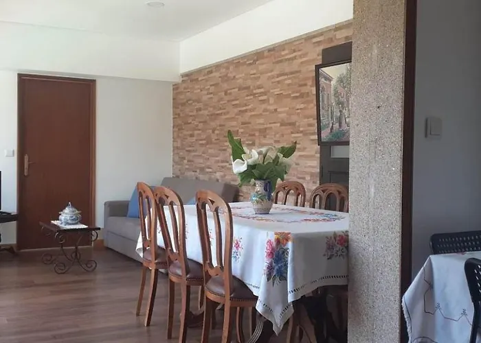 Garden & Pool - Alojamentos Castelbuono